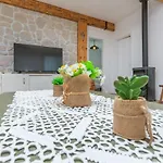 House Mali Dvori *