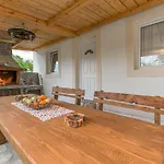 Semesterbostad House Mali Dvori
