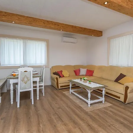 House Mali Dvori *