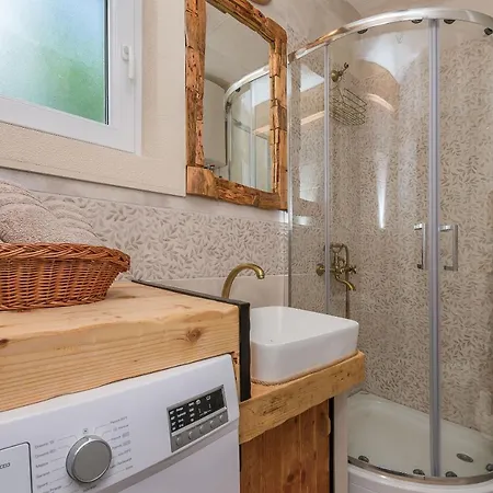 House Mali Dvori Holiday home *