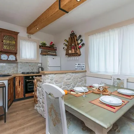 House Mali Dvori * Krivodol