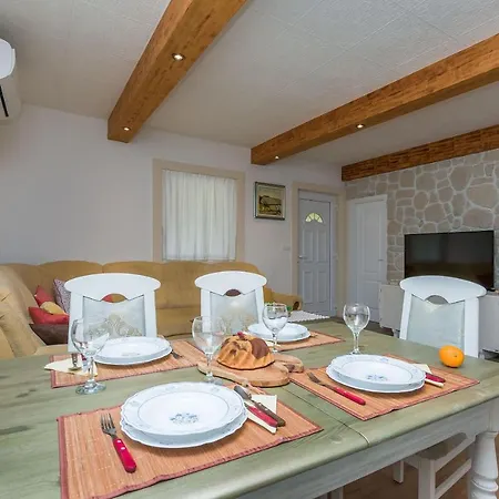 House Mali Dvori Krivodol