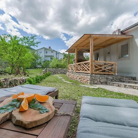 House Mali Dvori